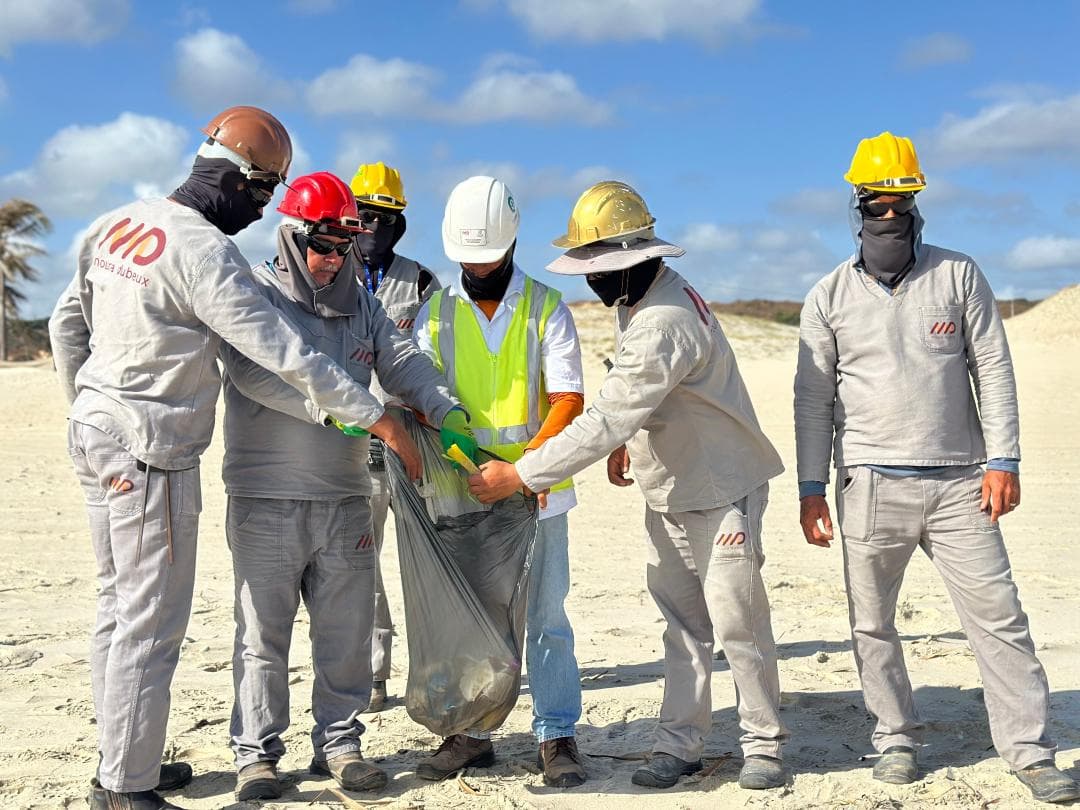 Moura Dubeux realiza ação de coleta de resíduos na Praia do Japão - Aquiraz